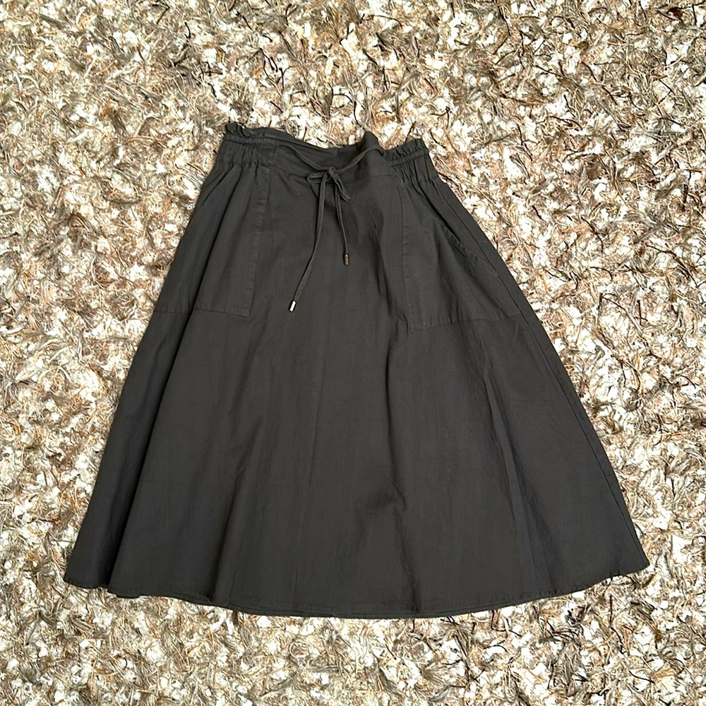 XL Ladies Cotton A-Line Skirt, like new, with pockets!